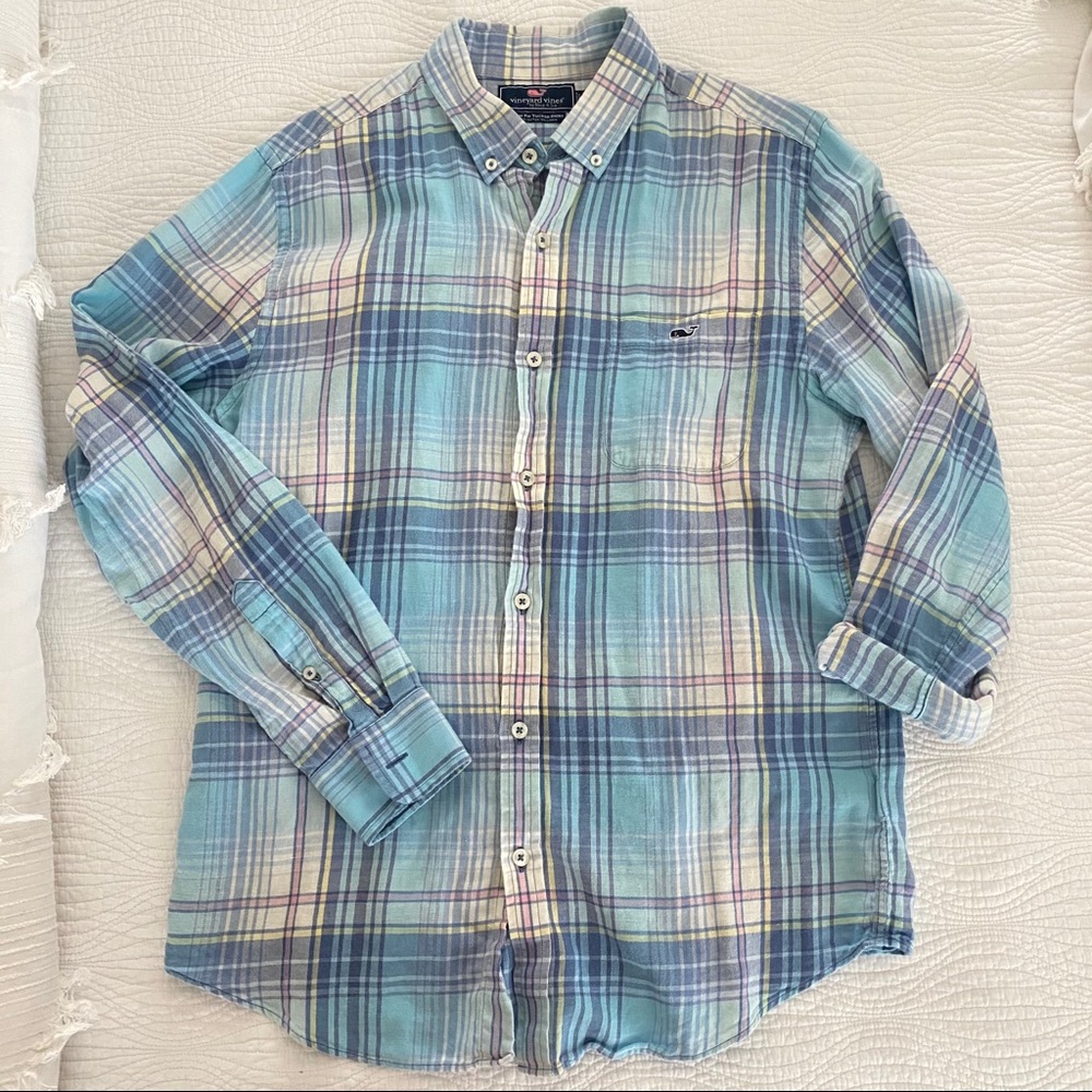 Vineyard Vines slim fit tucker shirt- Medium